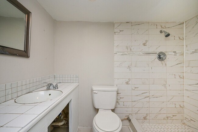 Building Photo - 1507 Laird St