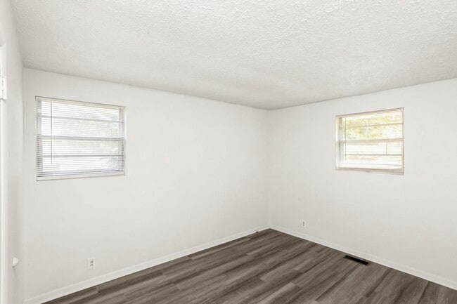 Building Photo - 304 Sunset Trail