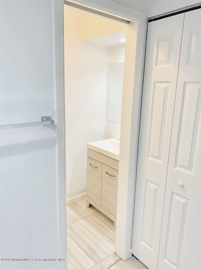 Building Photo - 31 Lexington Ct