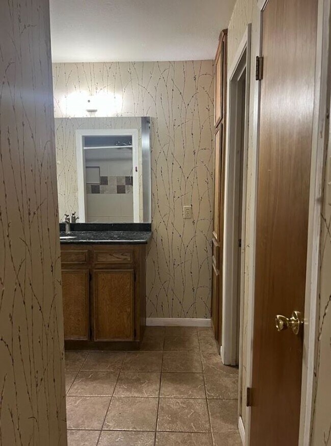 Building Photo - PRE LEASE CONDO FOR FALL 2026 - W/D Included