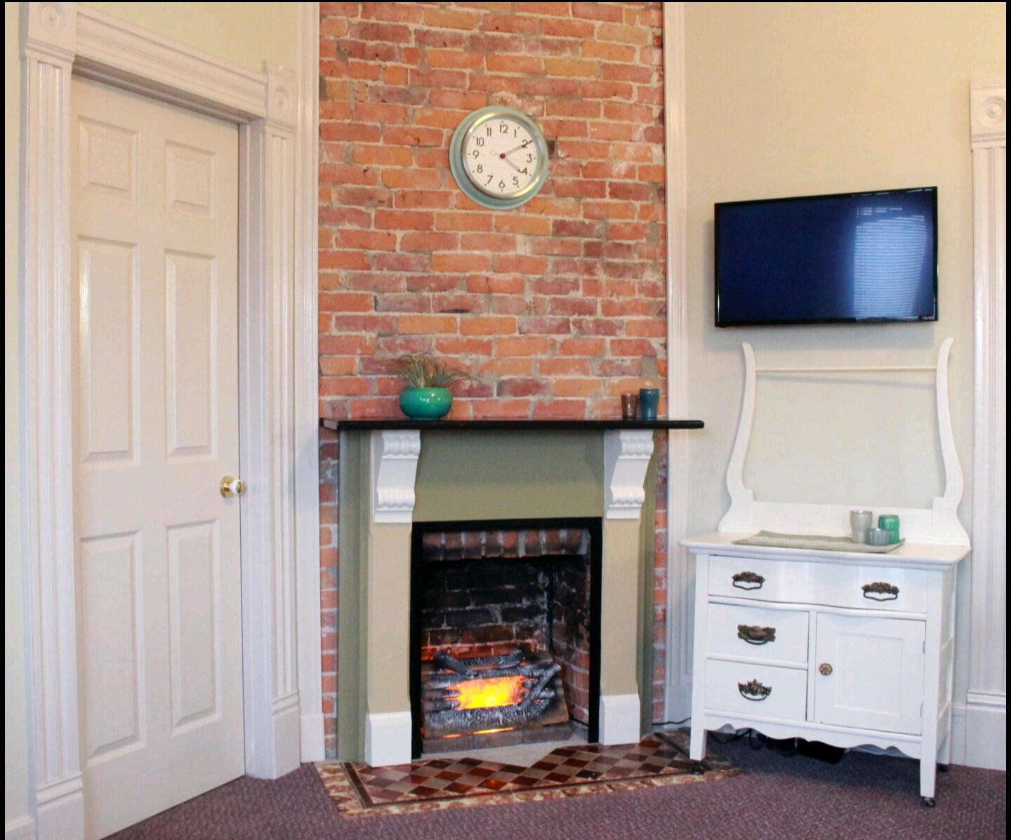 Building Photo - 1910 S G St