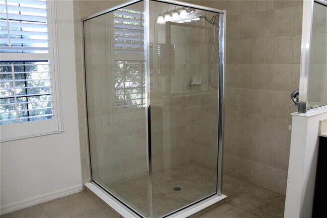 Building Photo - 629 Rosemary Cir