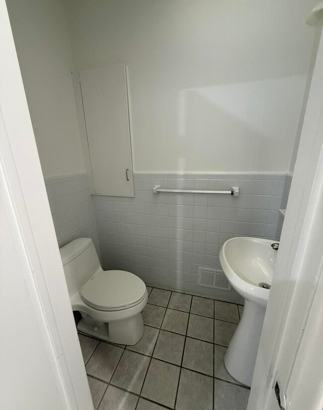 Building Photo - 30475 Birchway Dr