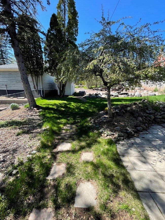 Building Photo - Available Sept 6! - Beautiful 4 Bed 3 Bath