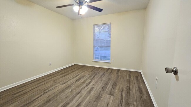Building Photo - 10303 Old Towne Ln