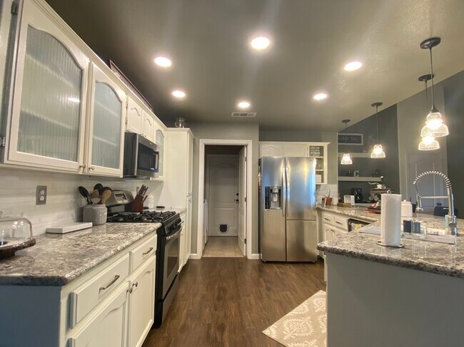 Building Photo - 2087 Saratoga Pl