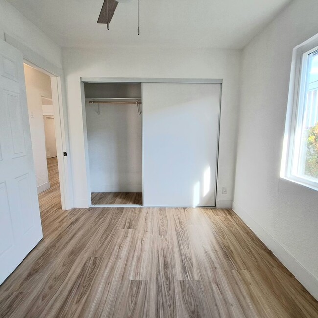 Building Photo - Stunning Newly Renovated Three Bedroom