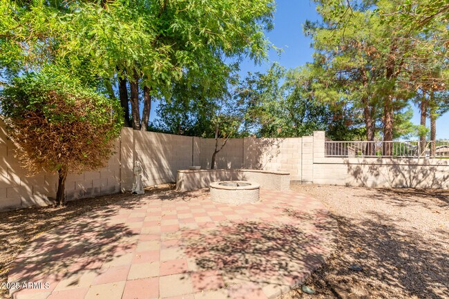 Building Photo - 8156 W Tonto Ln