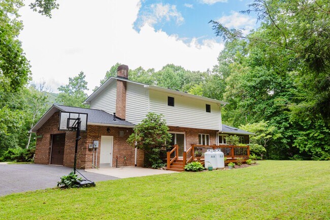 Building Photo - 26 Indian Knob Rd