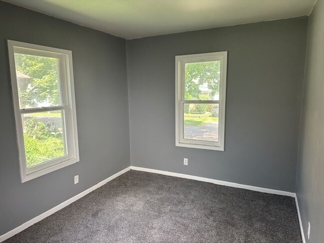 Building Photo - Section 8 Vouchers accepted for 3 Bedroom ...