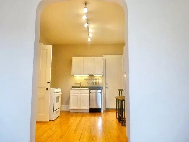 Building Photo - 1535 N Bosworth Ave