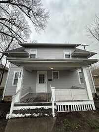 Building Photo - 1452 Myott Ave