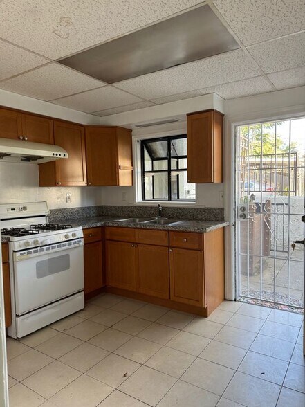 Building Photo - 101 S Cordova St