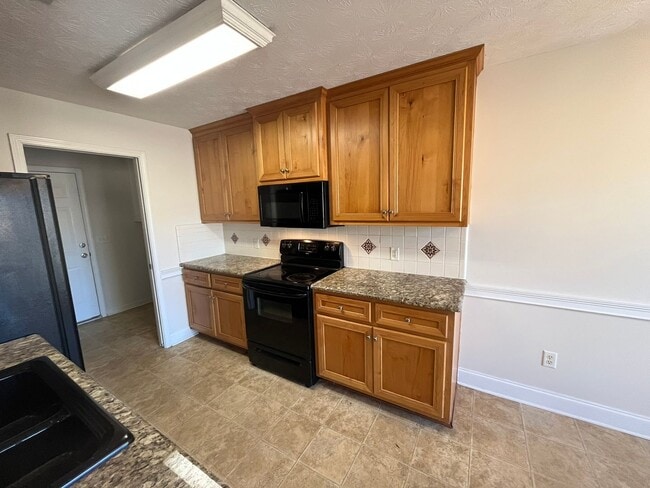 Building Photo - Discover the Perfect Blend of Comfort and ...