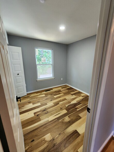 Building Photo - 14826 London Ln