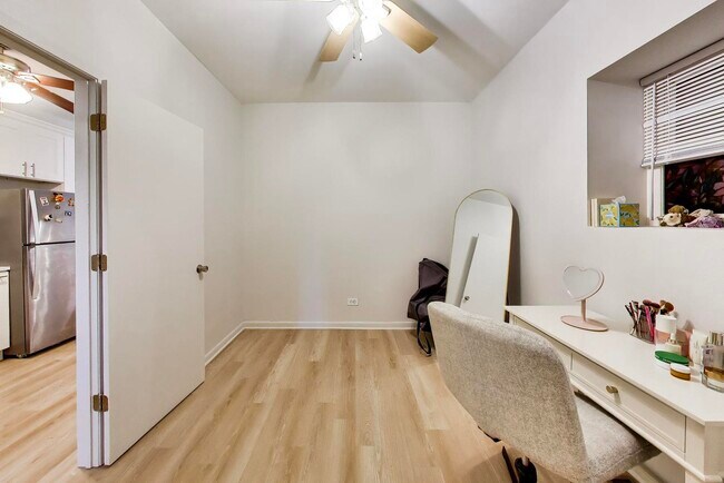 Building Photo - 3151 N Southport Ave