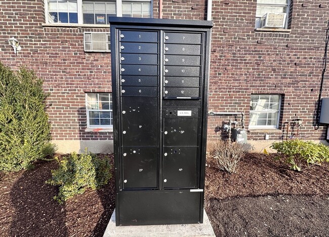 Building Photo - 128 North St