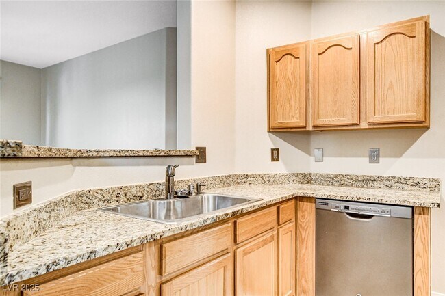 Building Photo - 8729 Red Brook Dr