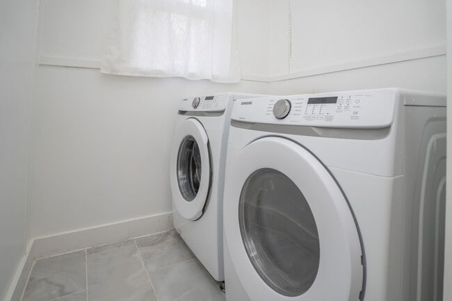 Building Photo - Updated Heights Home with 3 Bedrooms