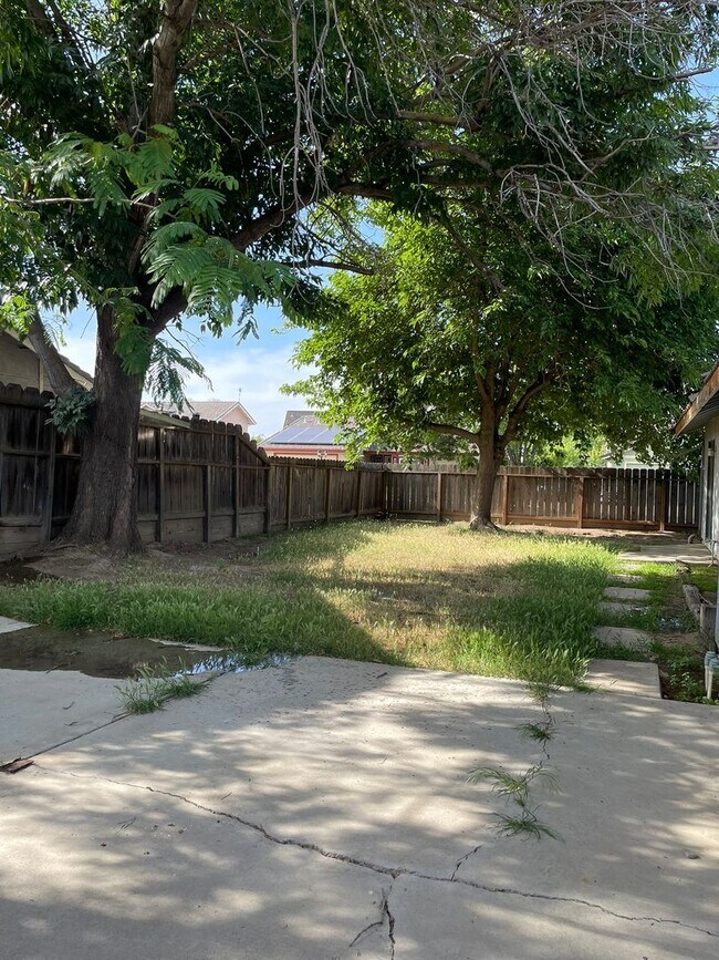Building Photo - 459 Ranchwood Dr