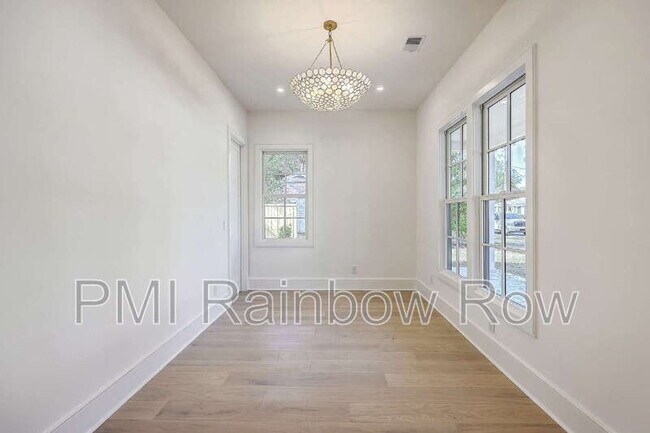 Building Photo - 755 Adluh St