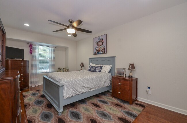 Building Photo - 10264 Briar Forest Dr