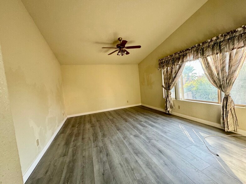 Masterbedroom - 21330 Dickinson Rd