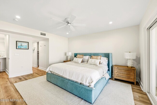 Building Photo - 10 10th St