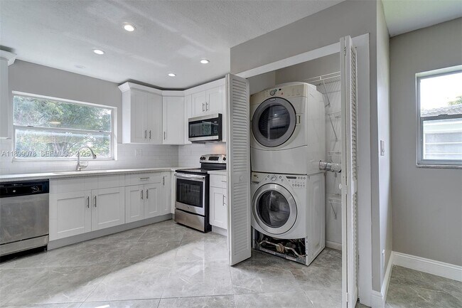 Building Photo - 10131 NW 35th St