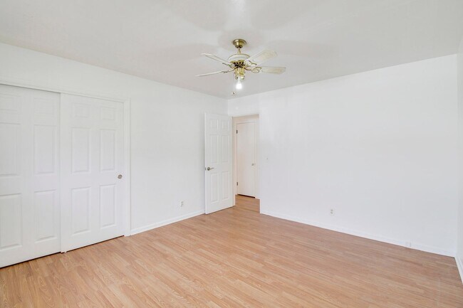 Building Photo - 110 N C St