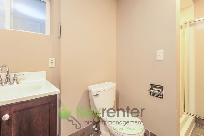 Building Photo - Stylish 4 Bedroom Steps from Shops, Cafes, and Parks