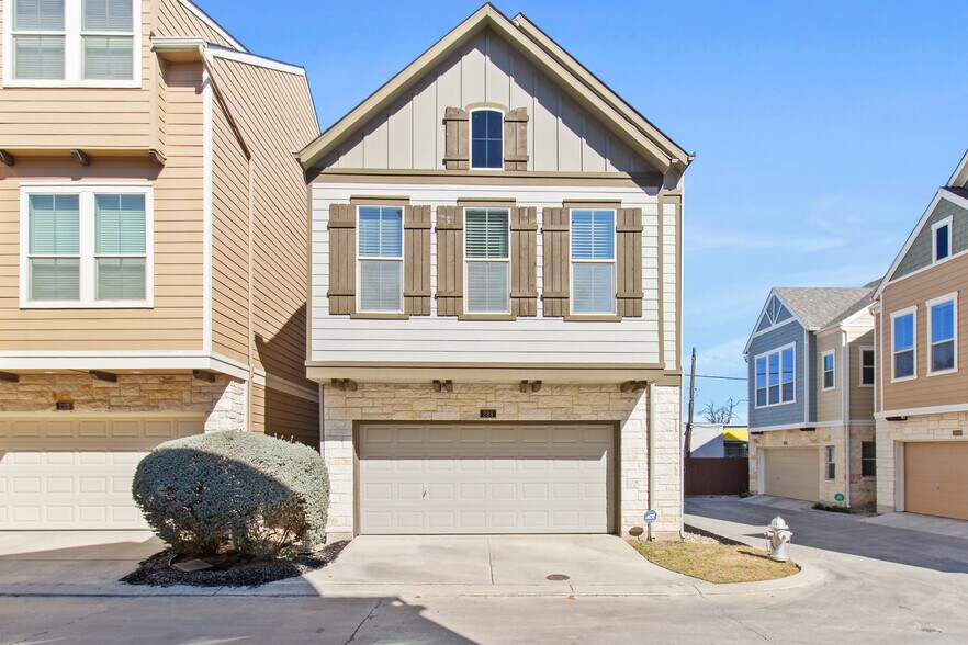 Two Car Garage - 221 E Courtland Pl