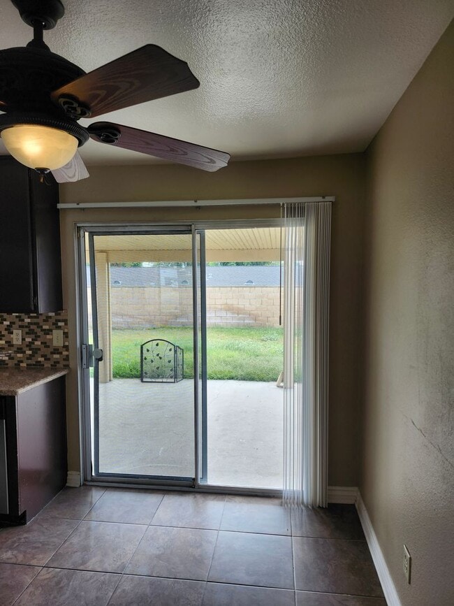 Building Photo - Inviting 3-Bedroom Home