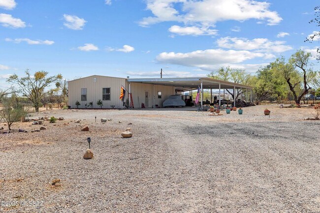 Primary Photo - 9031 S Lonesome Ln