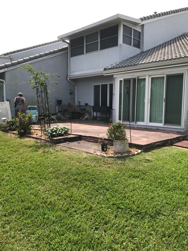 PATIO - 3679 Oakhill Dr