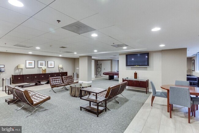 Building Photo - 1 bedroom 1 Bath - Highrise Luxury Living ...