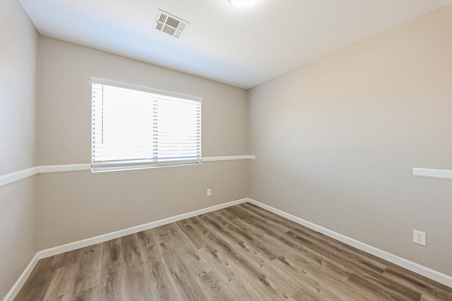 Building Photo - 15911 W Tasha Dr