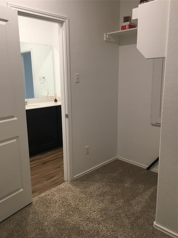 Building Photo - 558 Gabbro Gdns