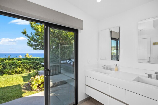 Building Photo - 18320 Clifftop Way