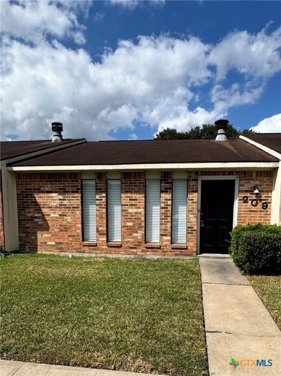 Building Photo - 209 Versailles St