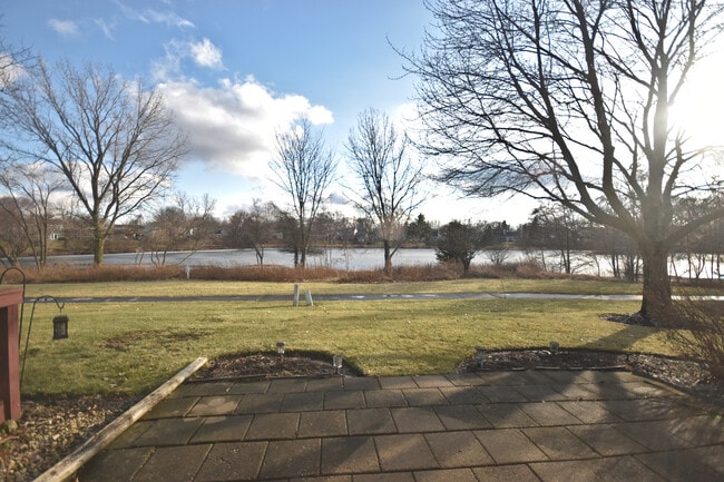 Building Photo - 1625 College Green Dr