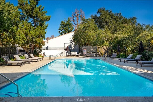 Building Photo - 4724 Park Granada