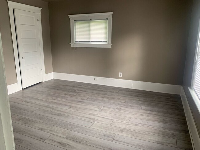Building Photo - Remodeled Home ***Move-In Special FREE Jan...