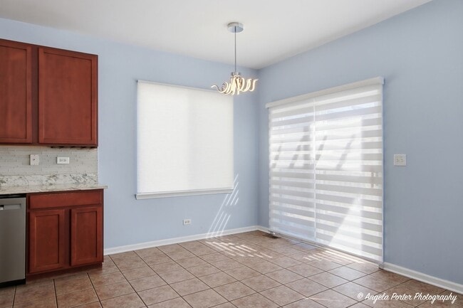 Building Photo - 749 S Parkside Dr