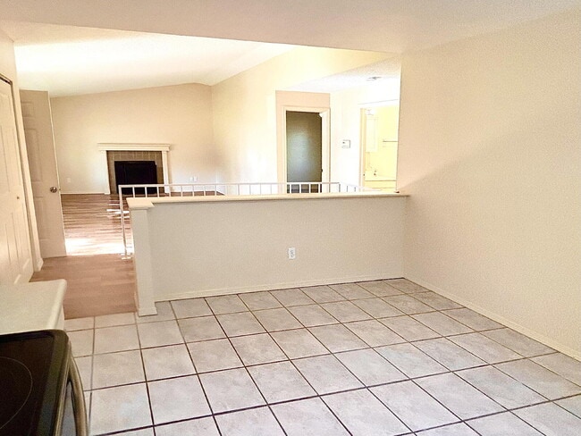 Building Photo - AVAILABLE NOW! Charming Home in the Cottonwood Community!