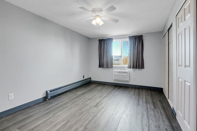 Building Photo - 1 Bedroom, 1 bath, 3rd floor Apartment