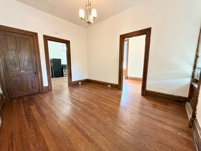 Building Photo - 102 W Clifton Ave