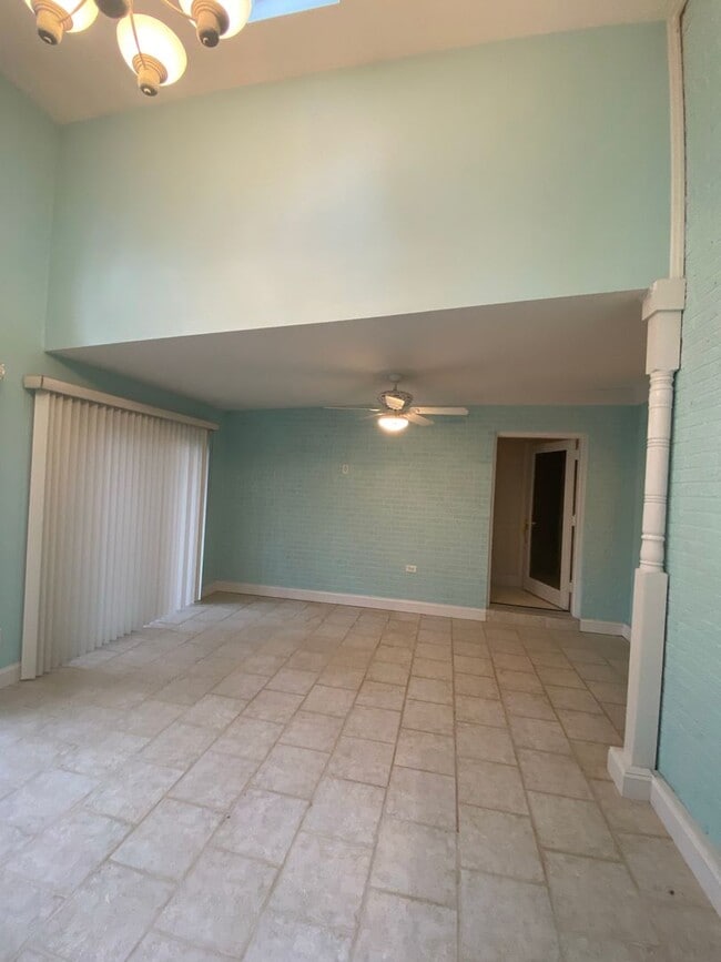 Building Photo - Beautiful 3 BR/2.5 BA Waterfront Home on Trent River!