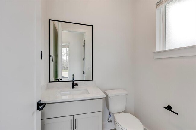 Building Photo - 1703 Kit Cir