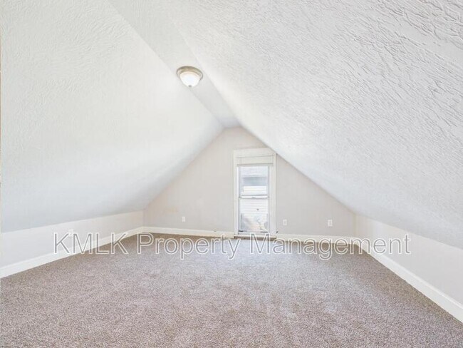 Building Photo - 428 Allyn St